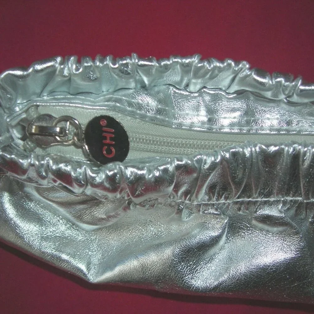 ❤️ CHI SILVER Wrist Clutch Handbag With CHI Tag & Label - Picture 3 of 4